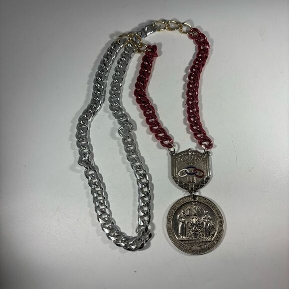 Vintage Oddfellows IOOF‎ FLT Inside Guardian Medallion Aluminum Necklace Cord - Picture 2 of 3